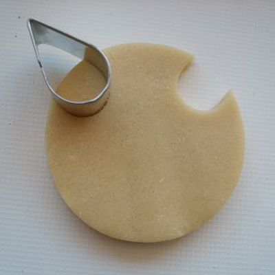 How to make cat cookies (in this case Hello Kitty) without the proper cutter. Plus a cake and cupcakes. You'll be Hello Kittyed-out!