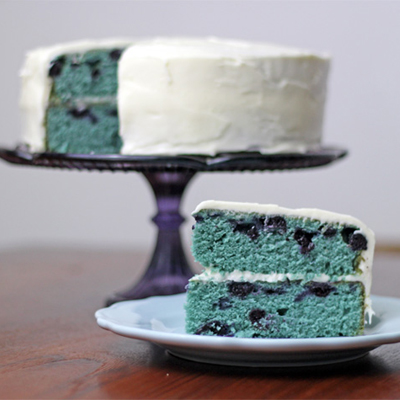 yummy blueberry velvet cake with cream cheese frosting... think blueberry muffin meets birthday cake!