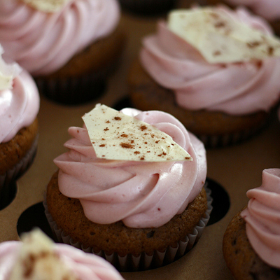 Soft and moist strawberry cupcakes with heavenly strawberry cream cheese frosting.
