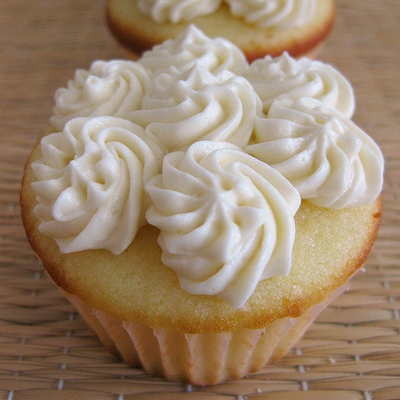 Vanilla cupcakes with flour frosting. This is one of the yummiest frosting I've tried.