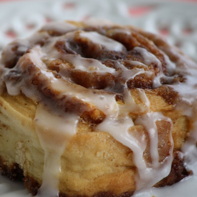 Delicious and uber yummy cinnamon buns. The best part? Its BEYOND easy to make, and doesn't even have yeast in it! This recipe will soon be a favorite! :)