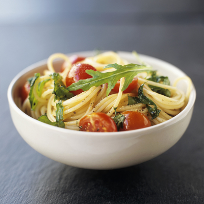 Wholemeal spaghetti recipe with cherry tomatoes and rocket salad.