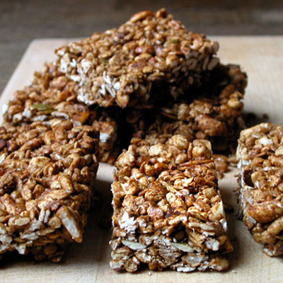 How to make crunchy, crispy, healthy granola bars at home.