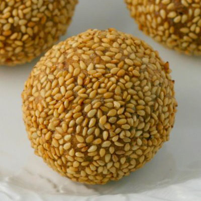 What to do when the craving strikes and no dim sim places are open? Make sesame balls at home.