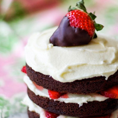 Chocolate strawberry mini-cakes with mascarpone buttercream {a Donna Hay chocolate cake recipe}