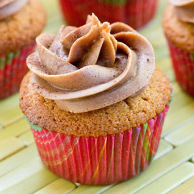 Peaches ‘n’ Cream Cheesecake Cupcakes