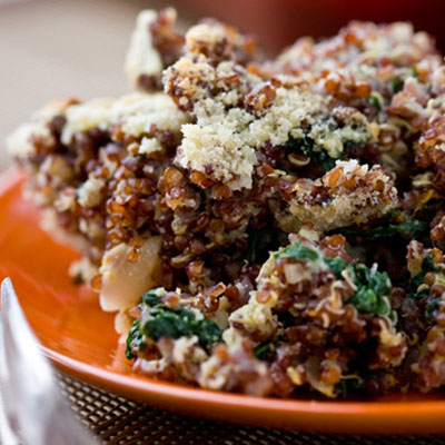 Like macaroni and cheese, only way, way, WAY healthier with antioxidant-rich spinach and protein-packed quinoa.
