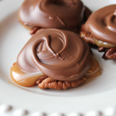 Chocolate Caramel and Pecan Turtle Clusters ~ Homemade Turtles