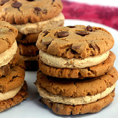 Flourless Peanut Butter Chocolate Chip Cookies filled with Cinnamon Peanut Butter Cream