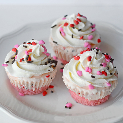 Ice Cream Cupcakes ~ Make these for a party and you wont have to scoop ice cream or cut cake when it comes time to serve!
