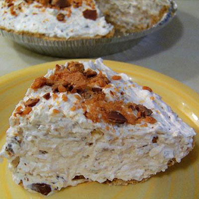 BUTTERFINGER PIE that couldn't be any easier to make. 4 INGREDIENTS and 10 MINUTES PREP TIME.
