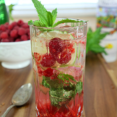 Raspberry Vodka Mojito... Pinned this and then made this with the last of the raspberries I had... could only make one drink, so raspberries are on my husbands grocery list now... this is so incredibly delicious and so beautiful... may be my new favorite drink...