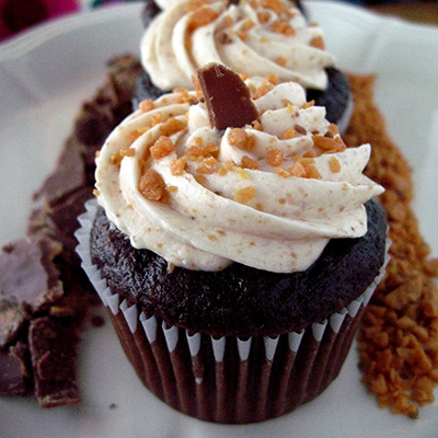 Butterfinger Milkshake Cupcakes