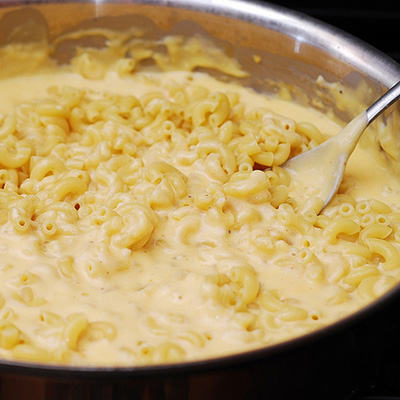Classic homemade macaroni and cheese. Easy recipe. Cook it on the stove top, then bake it in the oven: creamy, buttery, with very crisp golden brown breadcrumbs on top!