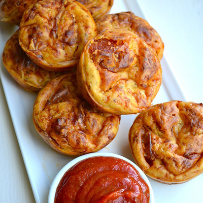 I've made these twice already this week. PEPPERONI PIZZA PUFFS. My new favorite for snacks, lunches, or appetizers.