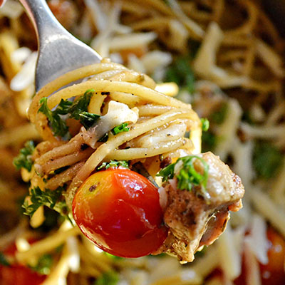 Oh wow, this is making my mouth water, Spaghetti in Garlic Gravy with Herbs and Lemon Marinated Chicken and Cherry Tomatoes.