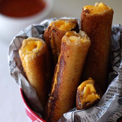 Grilled Cheese Roll-Ups with Marinara Dipping Sauce