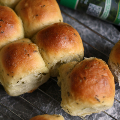 Buttery Herb Pull-Apart Rolls