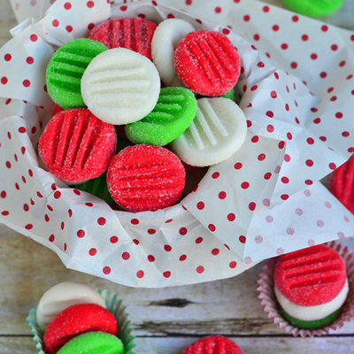 You're going to love this Easy Christmas Peppermint Patties recipe! Super easy to make, fantastically festive, and always a hit with kids and adults alike. These holiday treats are the perfect addition to cookie trays and make an excellent gift for teachers and friends!