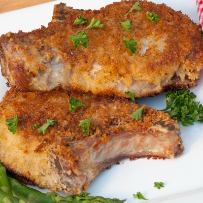Panko Crusted Pork Chops - an easy recipe that will guarantee tender, juicy pork chops!